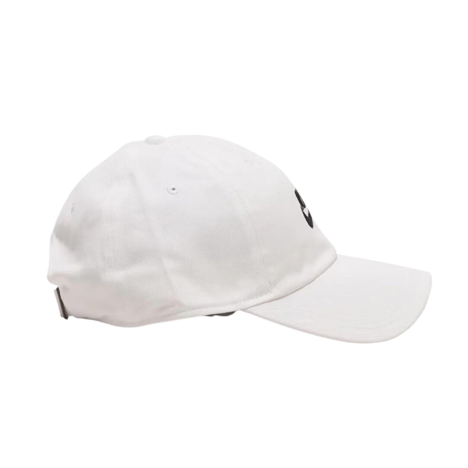 Nike Berretto con visiera da bimbo 8A2902-001 bianco