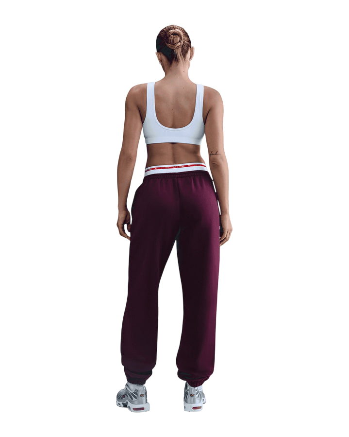 Nike Pantaloni Tuta Donna Phoenix Fleece IH4055-610 Rosa – vita alta, comfort, stile sportivo - intero frontaleNike Pantaloni Tuta Donna Phoenix Fleece IH4055-610 Rosa – vita alta, comfort, stile sportivo - intero posteriore