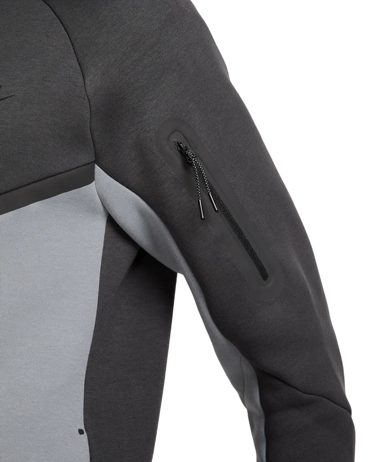 Nike Tech Giacca Uomo Windrunner HV0949-061 grigio -dettaglio  manica