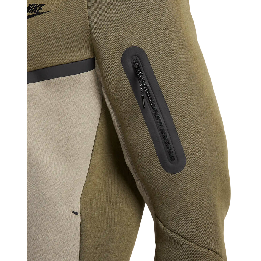 Nike Tech Giacca Uomo Windrunner HV0949-222 Verde - Vista Frontale - Dettaglio Manica