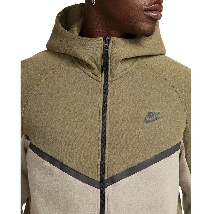 Nike Tech Giacca Uomo Windrunner HV0949-222 Verde - Vista Frontale - Zip