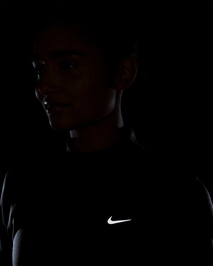 Nike Top Running Donna Dri-FIT Tempo Swoosh HV2842-499 Blu - logo front