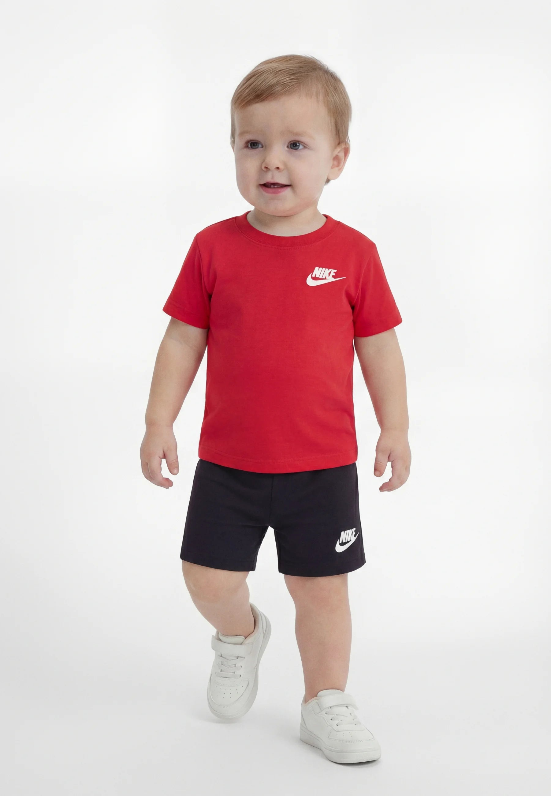 Nike completino Club Set da ragazzo 86M143-R0P rosso-nero