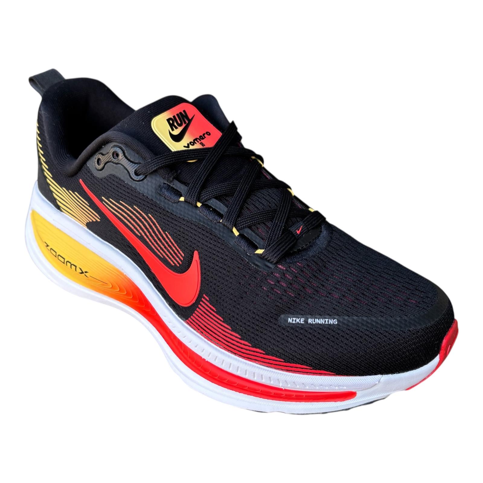 Nike scarpa da corsa da uomo Vomero 18 HM6803-016 nero tomaia traspirante