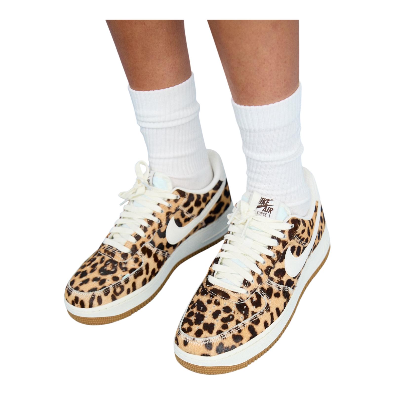 Nike scarpa sneakers donna Air Force 1 07 Baroque Brown