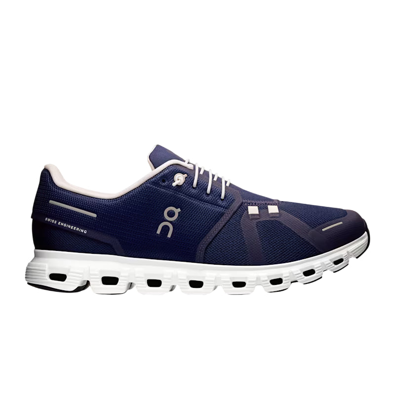 Scarpe running On Cloud 6 uomo blu-bianco con tecnologia CloudTec, vista laterale che mostra il design sportivo e dinamico