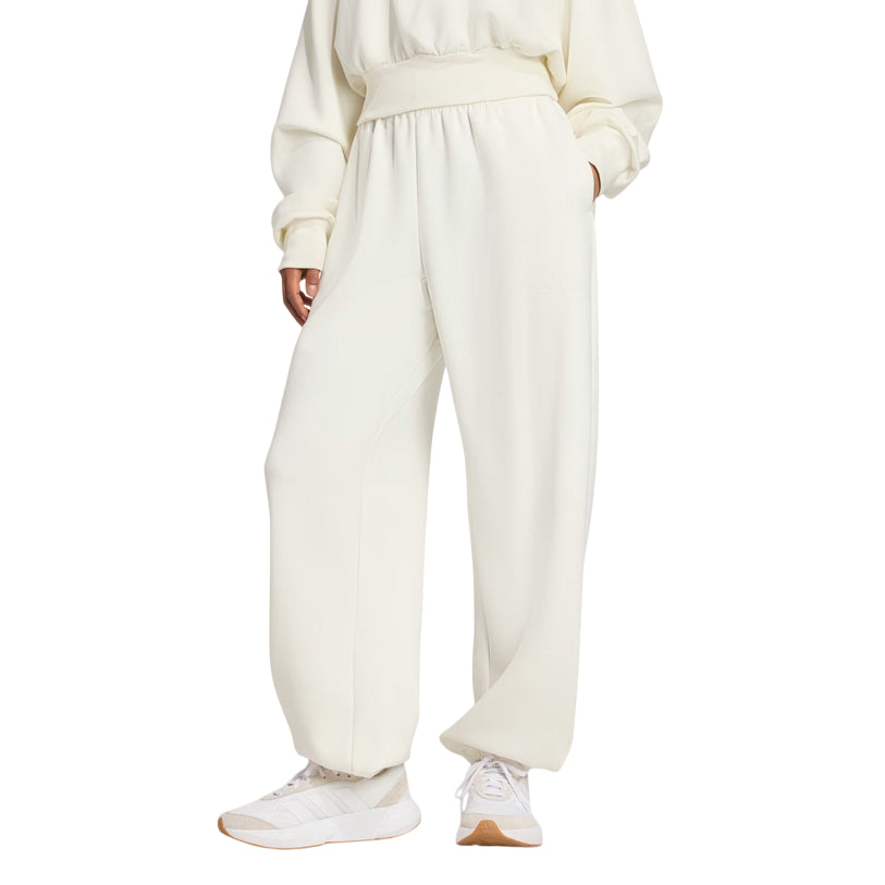 &quot;Pantalone off white Adidas in tessuto vellutato con vestibilità ampia, comfort lussuoso per ogni occasione