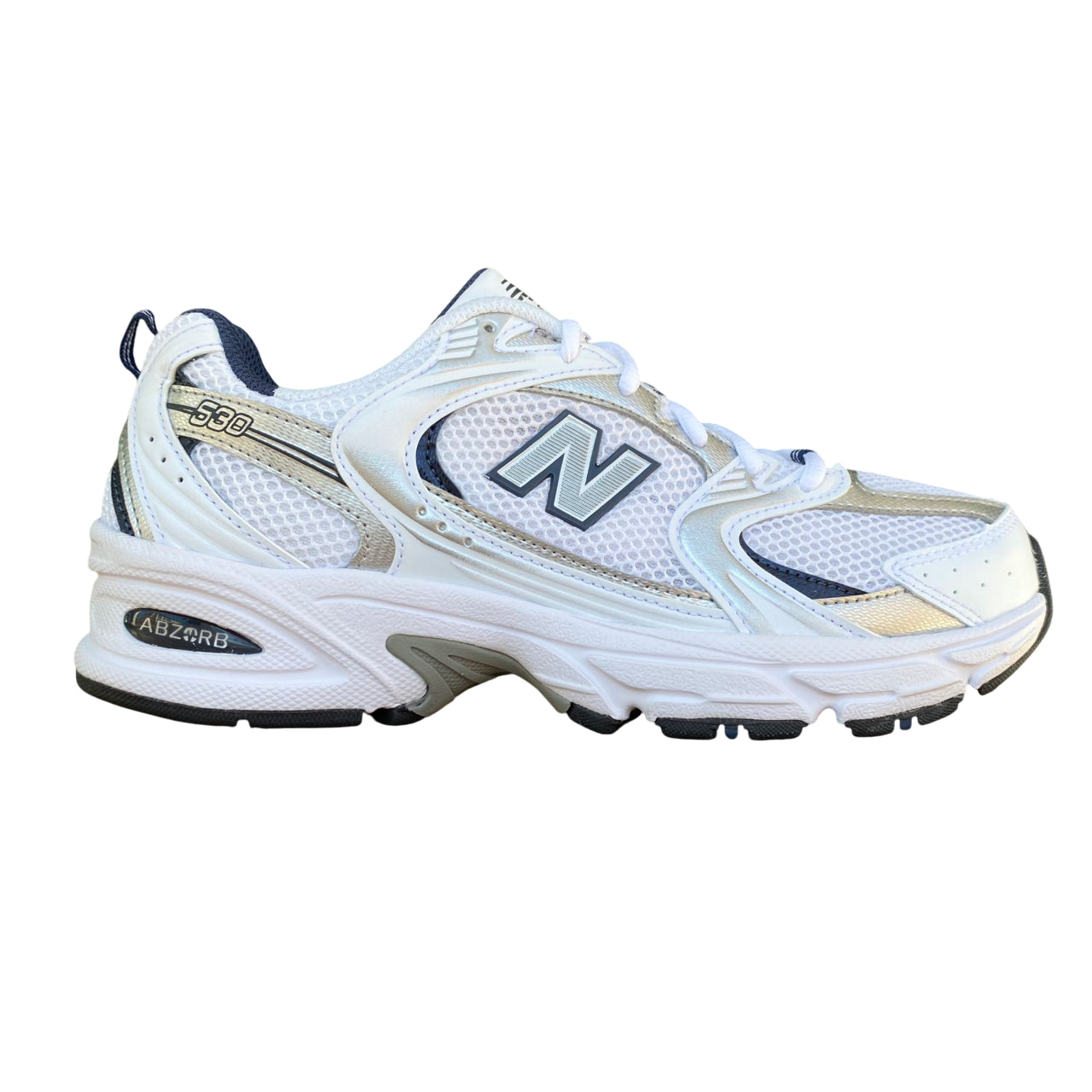 Profilo esterno New Balance MR530SG argento-blu con logo New Balance e design retrò streetwear