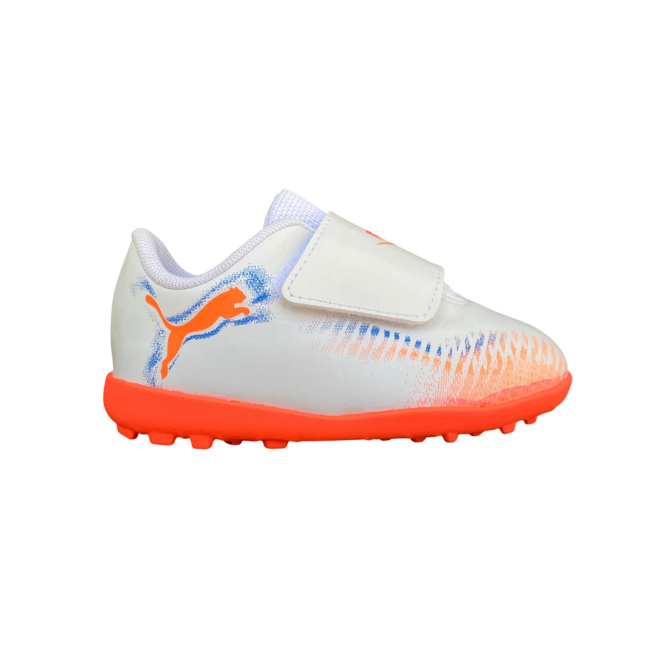 Scarpe calcetto bimbo Puma Future 8 Play V TT 108631-01 bianco arancio vista laterale con chiusura velcro e suola multi-tacchetti