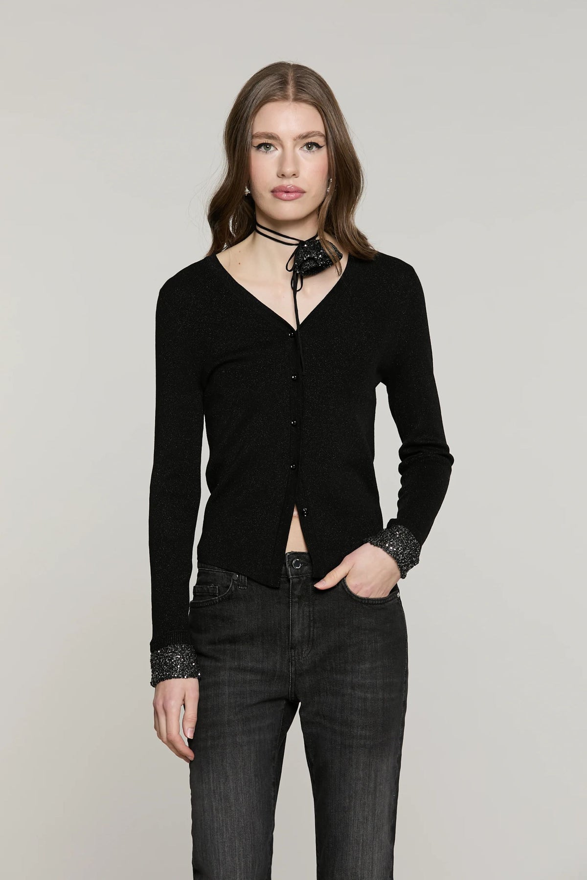 Relish Cardigan SMOOTH manica lunga scollo a V con bordo paillettes più collarino fiore con strass RDA2602637025 nera