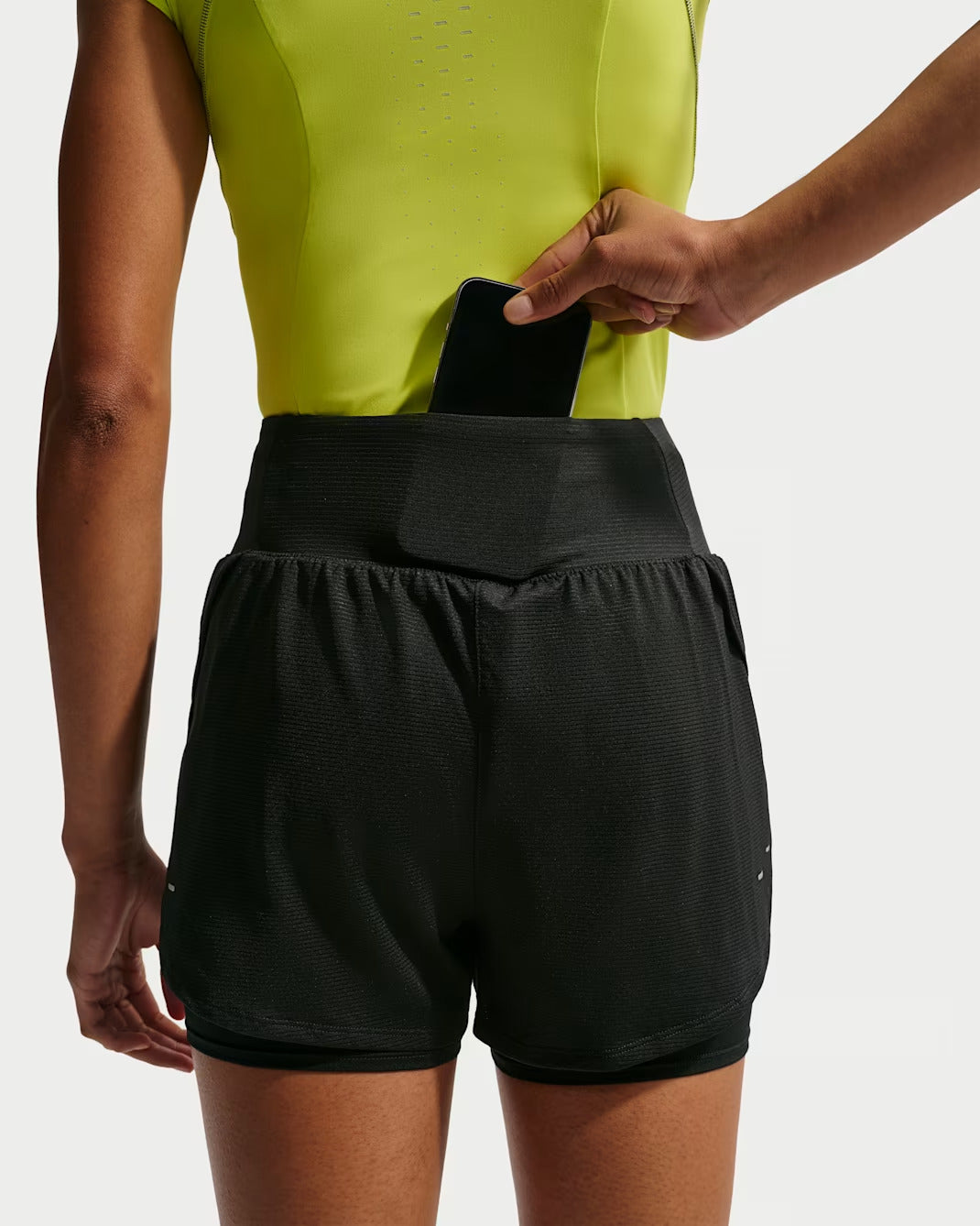 Nike pantaloncino da corsa 2 in 1 in mesh Dri-FIT Flow Donna IF7518-010 nero