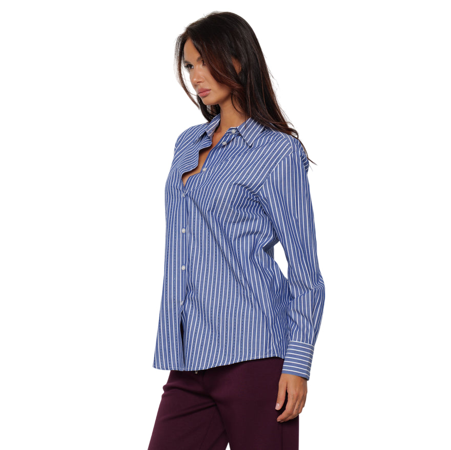 Relish – Camicia ASTERIAS_a Manica Lunga Blu con Strass e Riga Verticale RDA2503033003 | Eleganza Modern Glam e Stile Luminoso per una Femminilità Audace - laterale