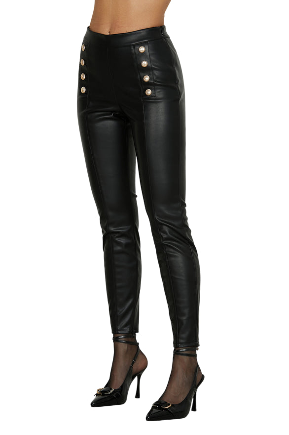 Relish – Pantalone QUORUM Vita Alta in Ecopelle con Dettaglio Bottoni e Zip Fondo RDA2507011040 Nero | Femminilità Decisa, Design Grintoso e Versatilità Day-to-Night - laterale