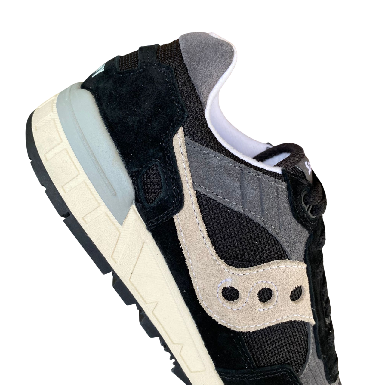 Sneakers Saucony Originals Shadow 5000 nere da uomo, design retro running con tomaia in suede e mesh, logo Saucony laterale e suola ammortizzata - tacco