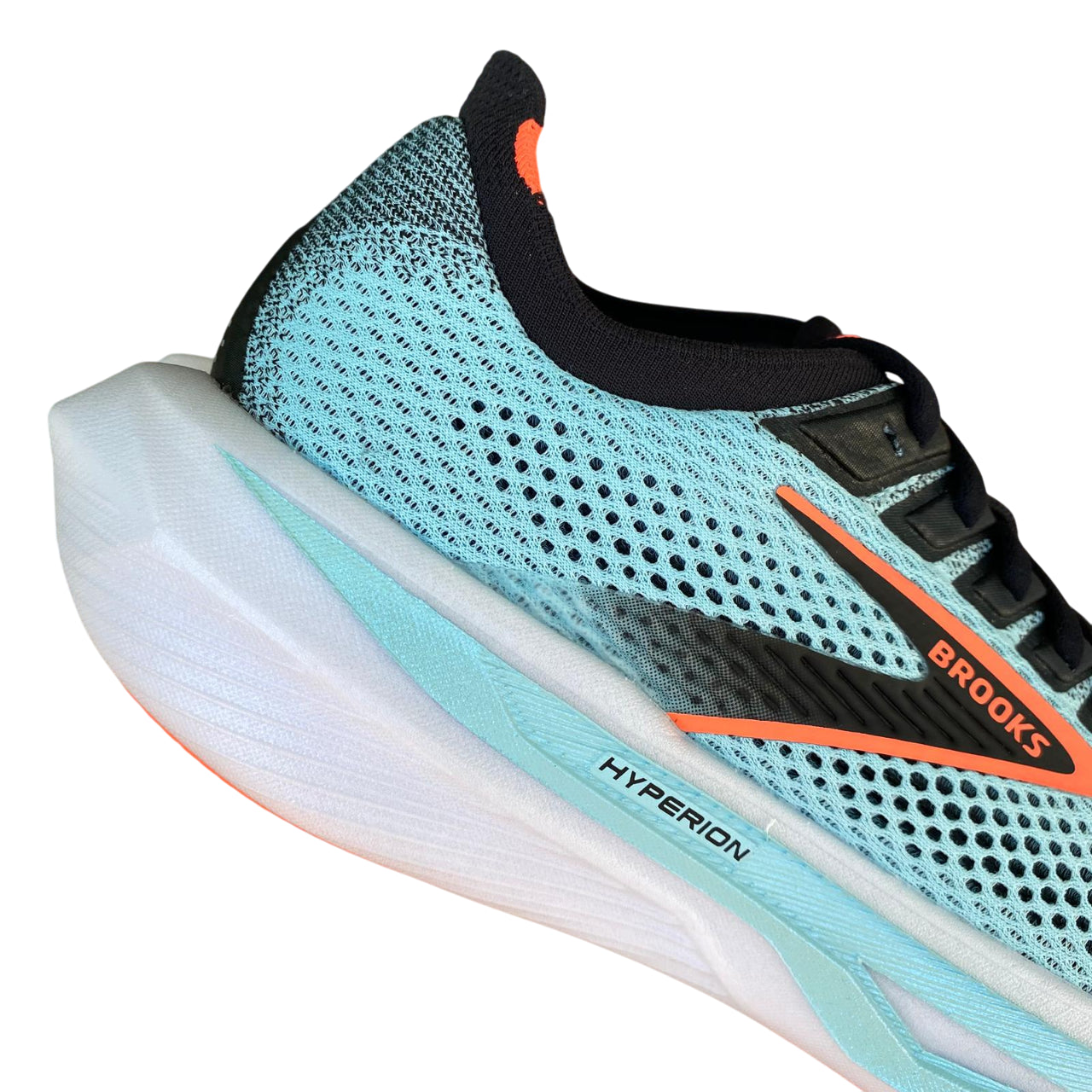 Scopri le scarpe da corsa Brooks Hyperion 3 con automazioni complete. Ottieni prestazioni ottimali con la tecnologia di punta. Inizia la tua corsa con noi!