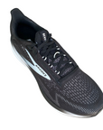 Brooks Revel 8 scarpe running uomo colore nero, vista frontale che mostra il design della tomaia