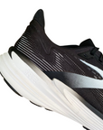 Vista posteriore delle scarpe da corsa Brooks Revel 8 nere modello 110468 090