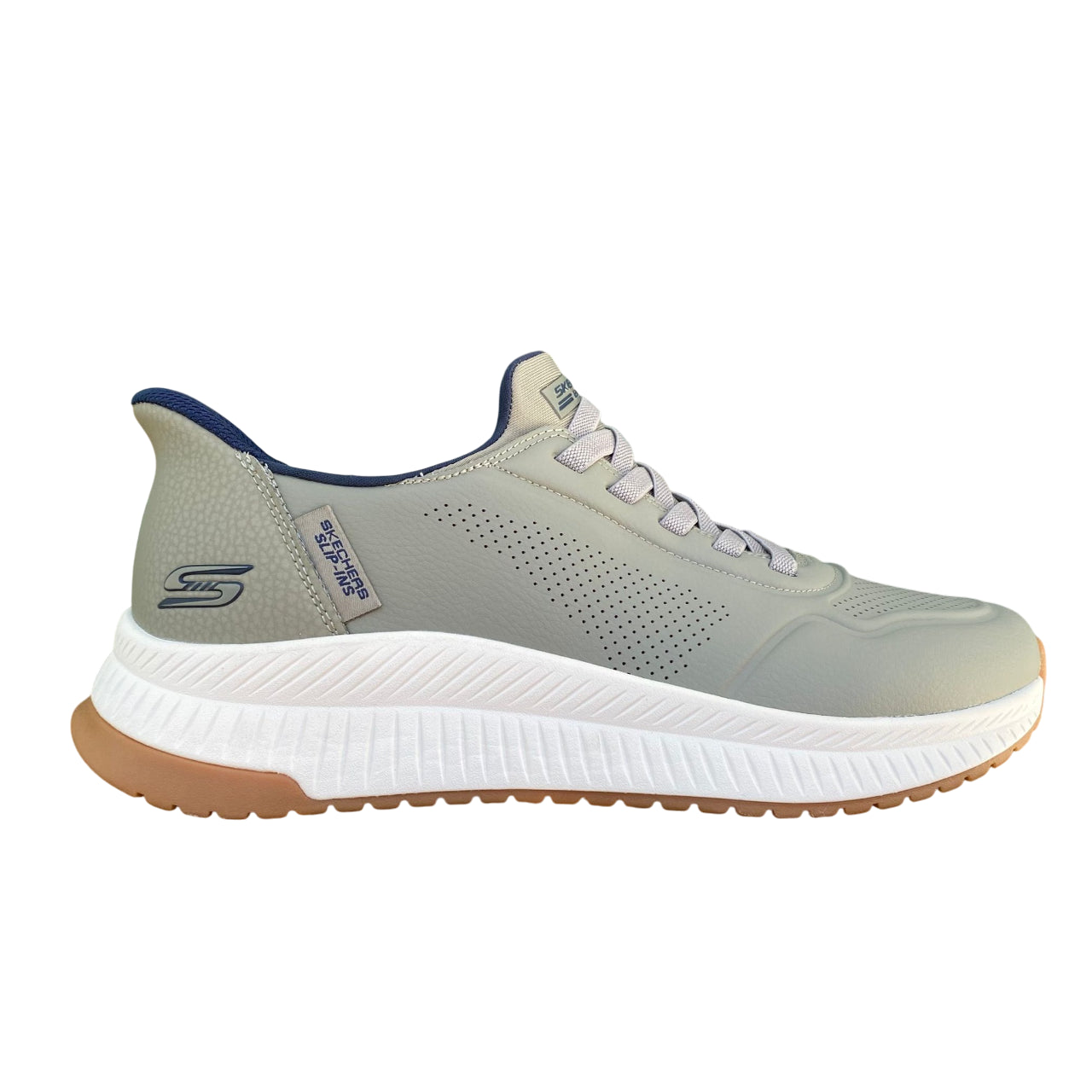 Profilo esterno Skechers BOBS Sport Squad oliva con logo BOBS e design atletico streetwear