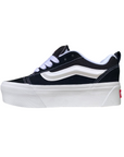 Vista laterale interna delle sneakers Vans Knu Stack da donna con platform in colorazione nero-bianco