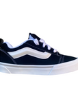 Vista laterale esterna delle sneakers Vans Knu Skool da junior in colorazione nero-bianco con dettagli oversize