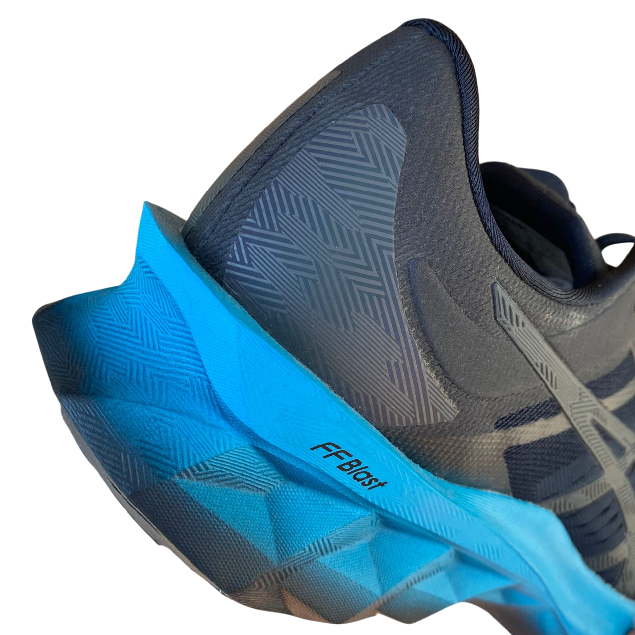 Tallone Asics Novablast - Supporto e Ammortizzazione Posteriore