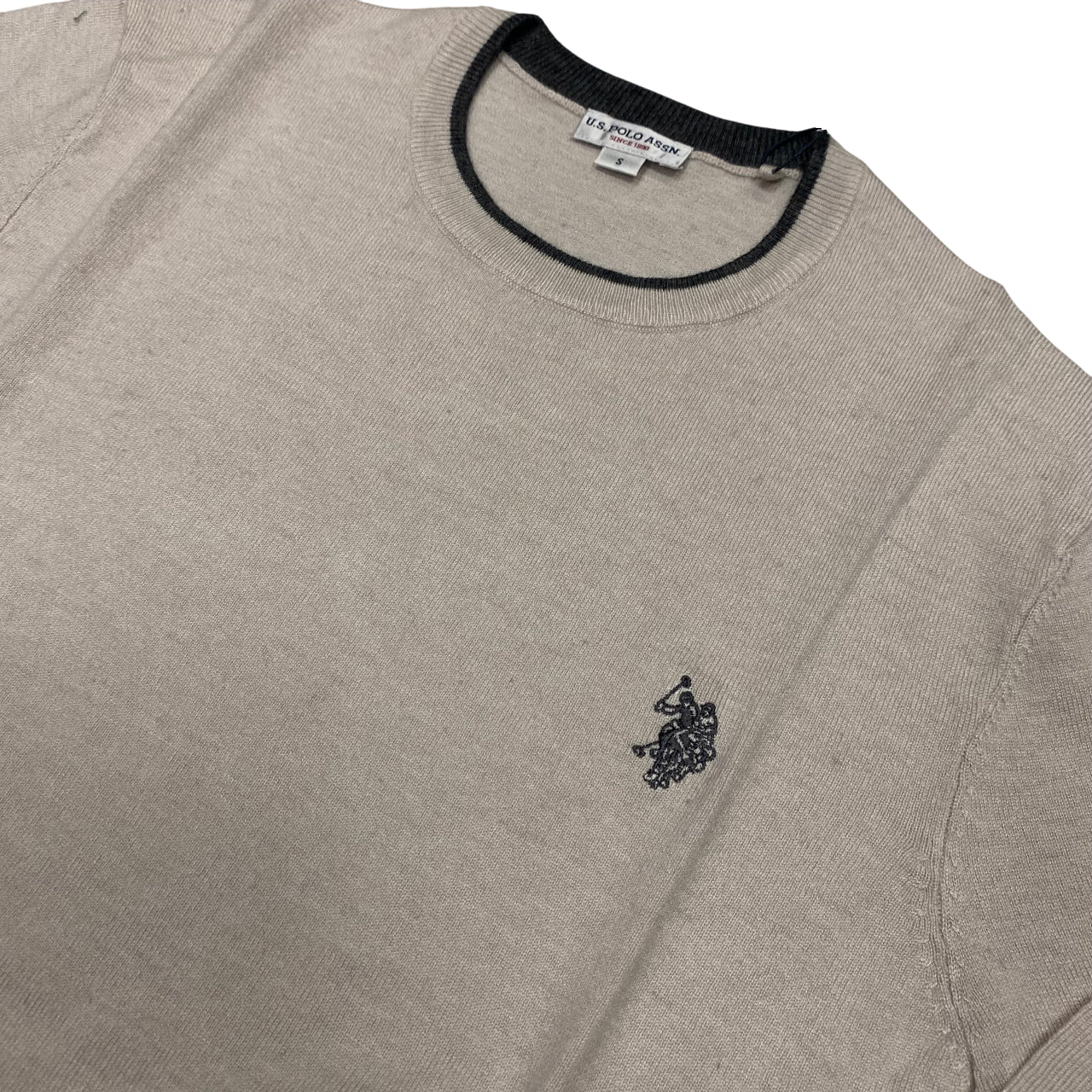 US Polo Assn Maglia Girocollo Misto Lana e Viscosa US42173007 208 grigio – Comfort Classico, Stile Versatile e Qualità Tradizionale - colletto 