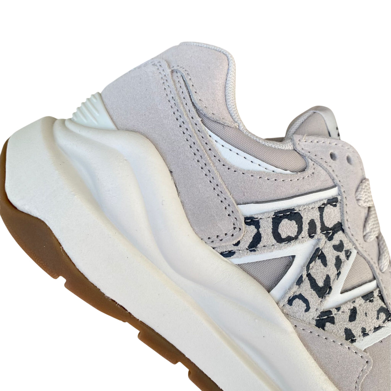 Vista posteriore tallone New Balance 5740 WB5740PB con supporto ottimale e design femminile