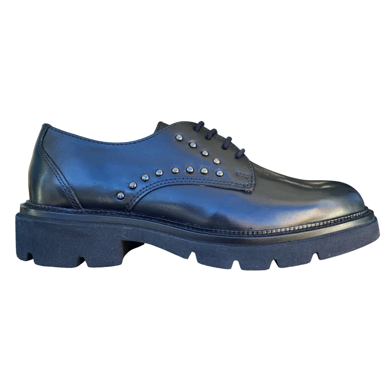 Vueva – Scarpa Bassa Donna in Pelle con Borchiette UB385203M1 Nero | Chic Grintoso e Comfort di Tendenza