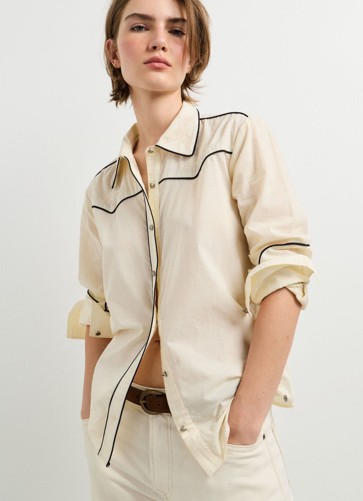 Pepe Jeans camicia da donna con profili ricamati PL3051570 panna