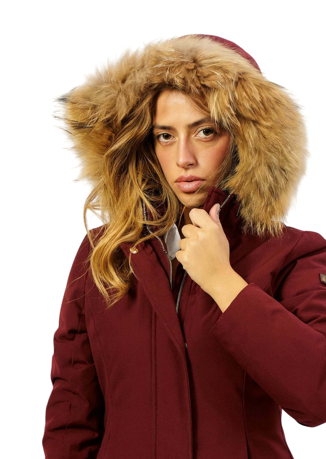 Yes Zee Cappotto Donna Tipo Parka 1390 O075 0580 Rosso Borgogna – Calore Urbano, Eleganza e Funzionalità con Cappuccio in Pelo - cappuccio