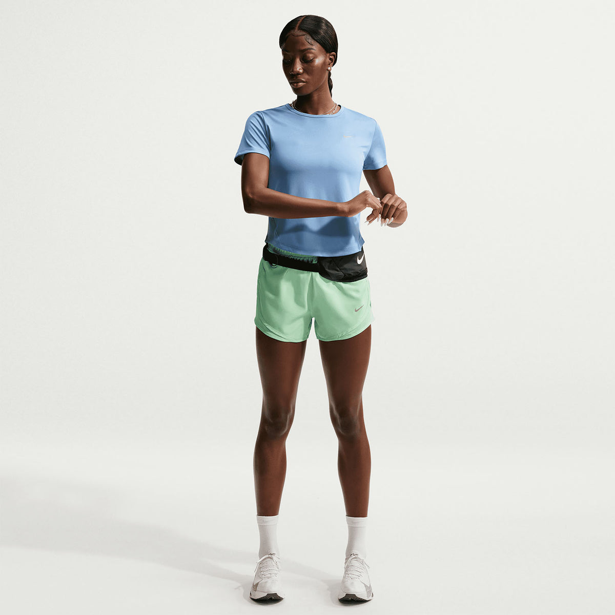 Nike t-shirt da donna manica corta Tempo HQ0648-486 celeste