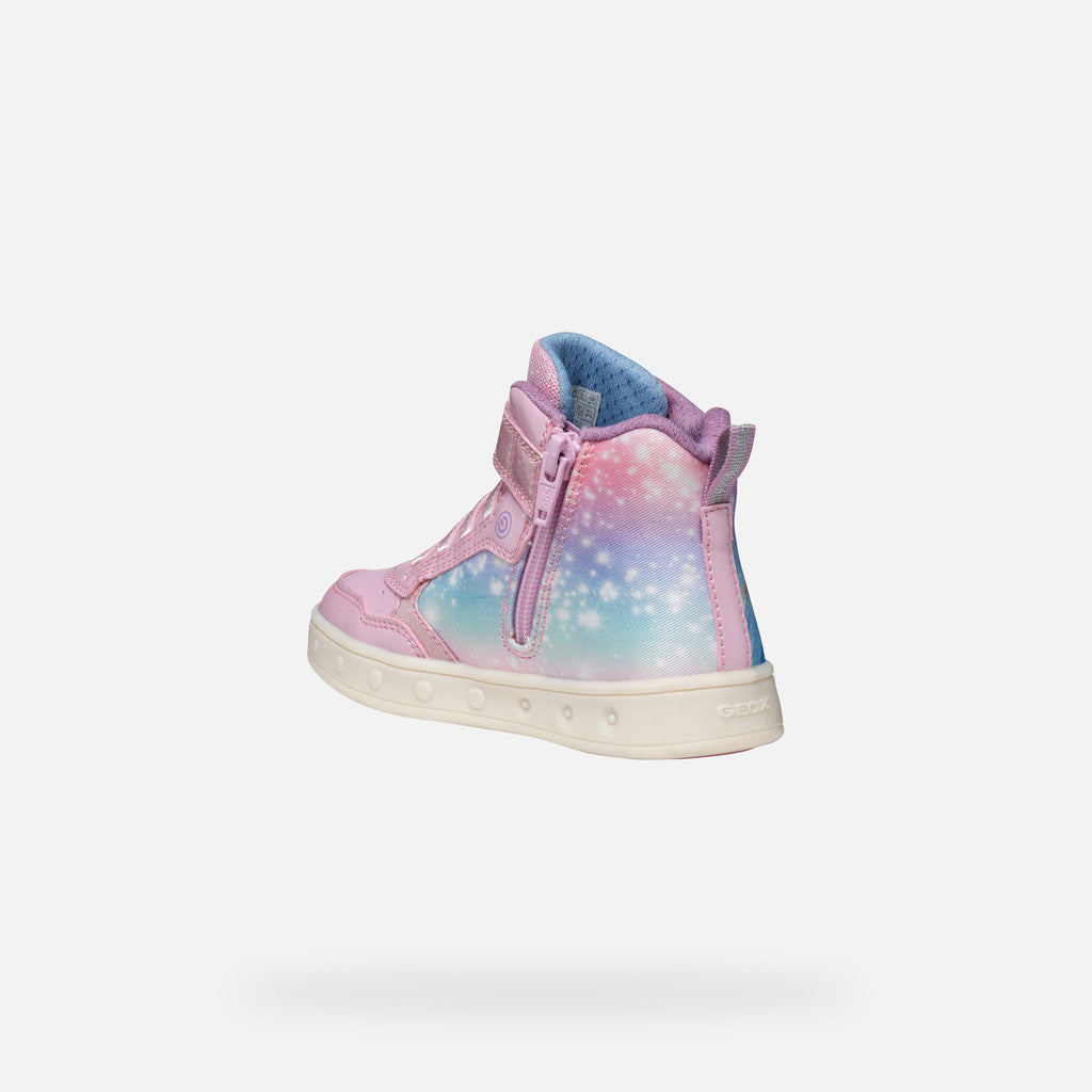 Scopri le Geox Scarpe Junior Rosa, sneaker Disney Frozen per bambine con design vivace e dinamico. Comfort e stile per le piccole fan di Elsa e Anna