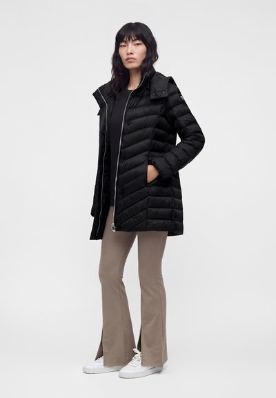 EA7 Emporio Armani Giubbotto Lungo 7W001532 AF16413 UC001 Donna Nero - Piumino con Cappuccio