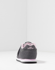 New Balance sneakers da bambina con strappi IV373CE