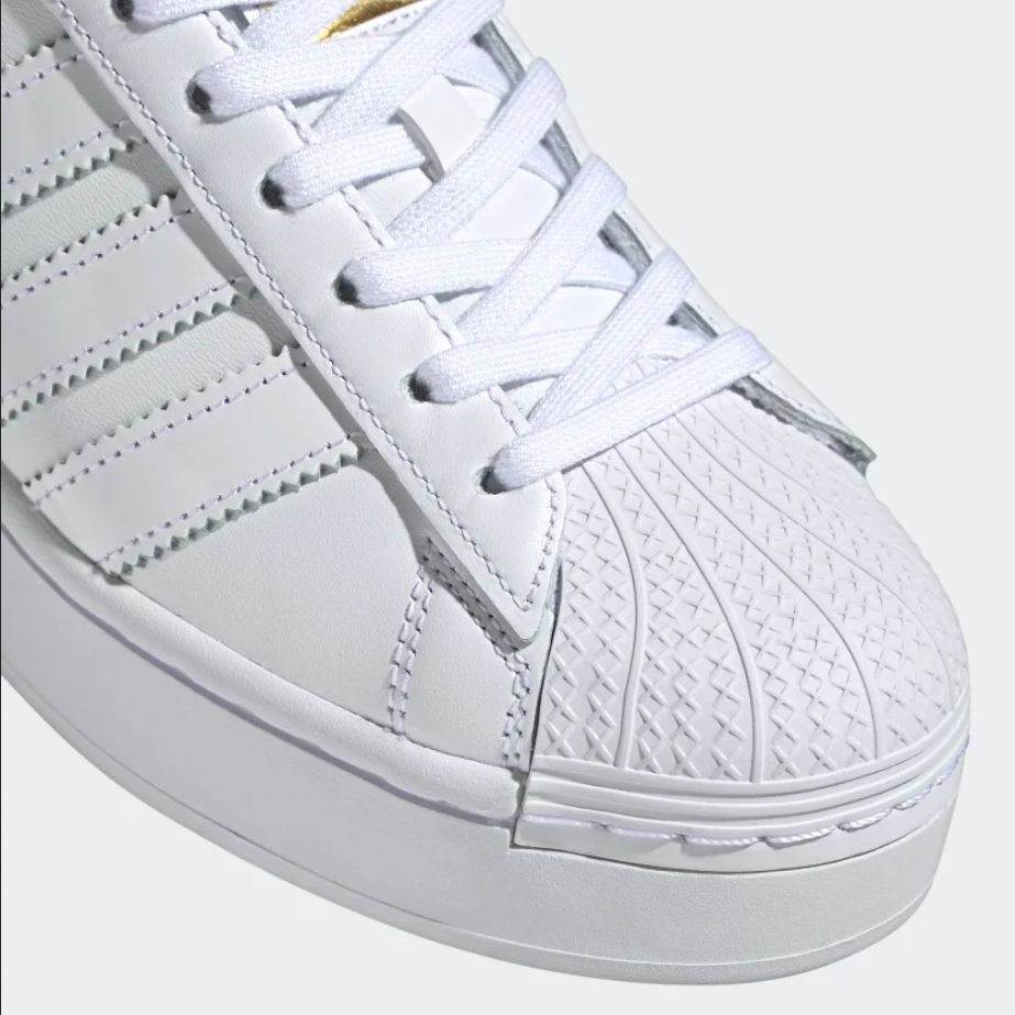 Adidas Originals sneakers con zeppa da donna Superstar Bold W FV3334 bianco-oro 4