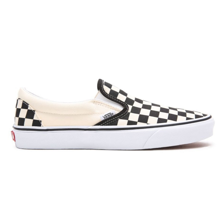 Vans Classic Slip-On Checkerboard VN000EYEBWW1 bianche e nere a scacchi, modello unisex senza lacci, esterno