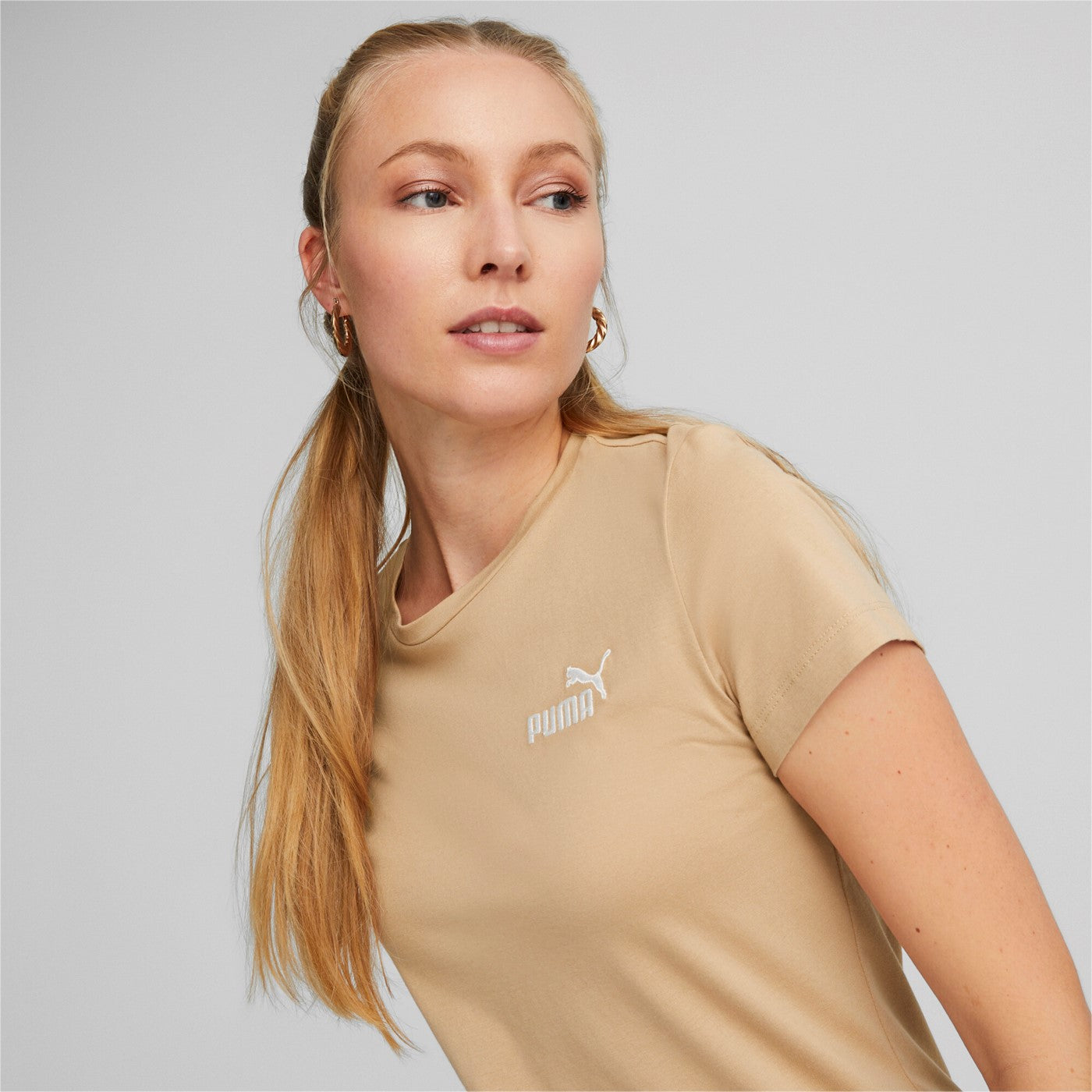 Puma t-shirt da donna sportiva Mini Logo ESS+ Embroidery Tee 848331-89 beige