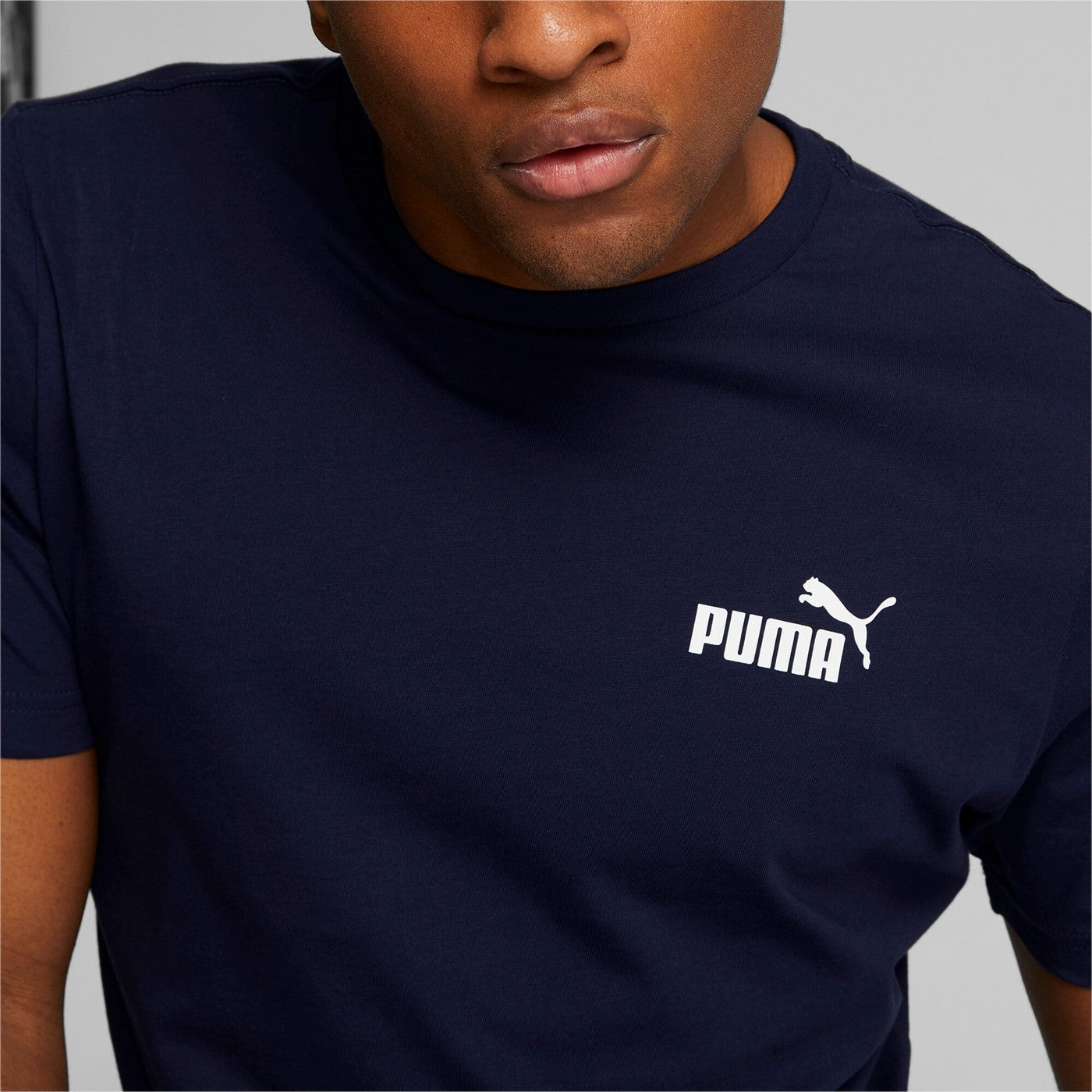 Puma T-shirt da uomo manica corta ESS Small Logo Tee 586668 06 peacoat
